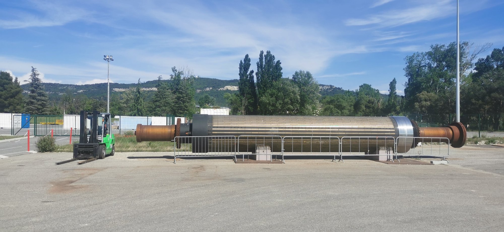 Rotor d'alternateur posé au sol – chantier LDE